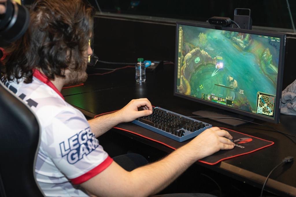 إنطلاق بطولة ليج اوف ليجيندز خامس بطولات الدوري السعودي للرياضات الإلكترونية